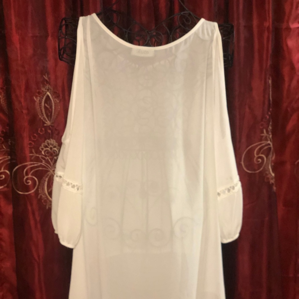 Cold Shoulder Top - Picture 4 of 7